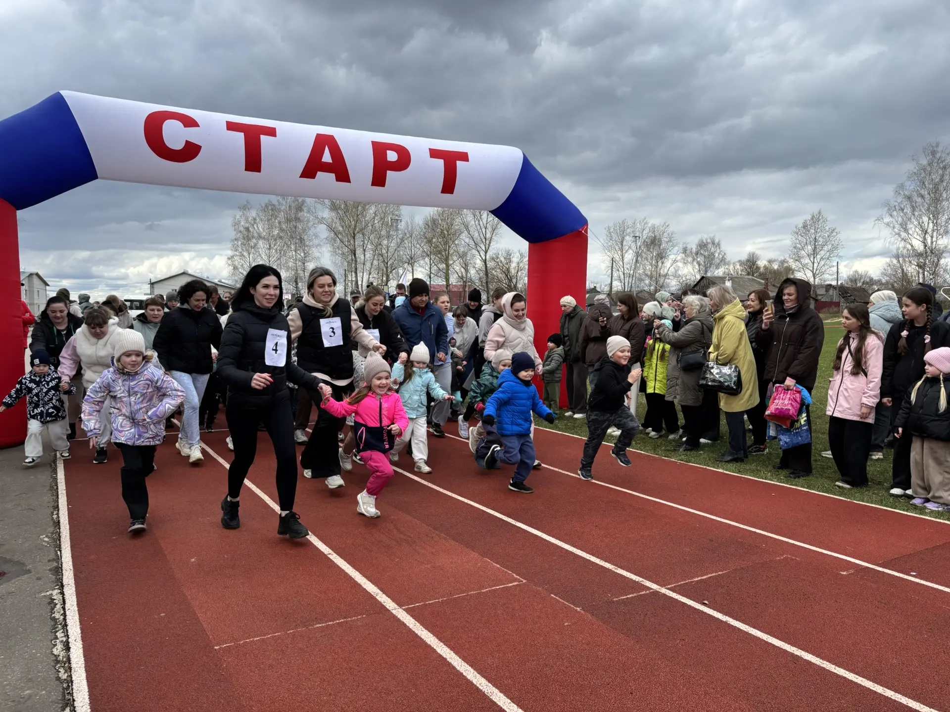 Стартовали